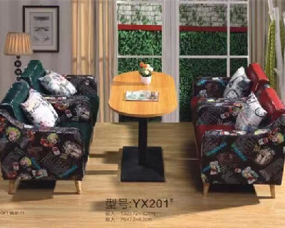 ��ɫ����